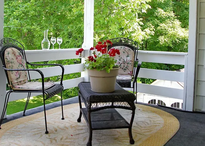 Glass Magnolia Bed&Breakfast