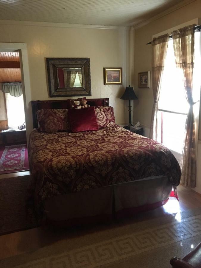 Bed & Breakfast Glass Magnolia *