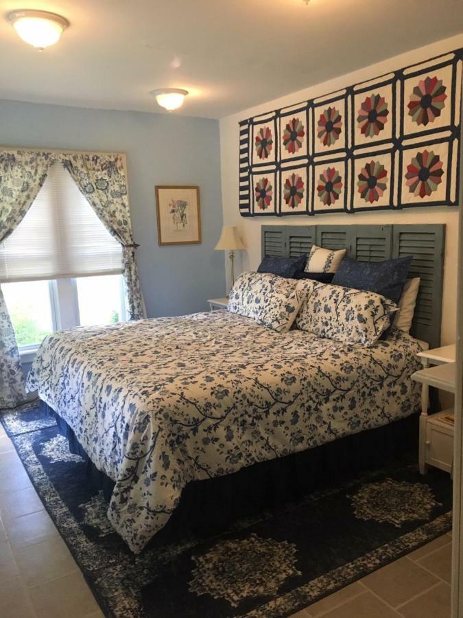 Bed & Breakfast Glass Magnolia