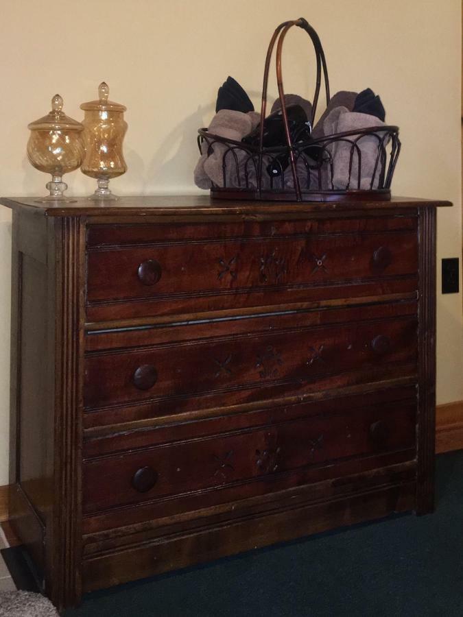 Glass Magnolia Bed & Breakfast