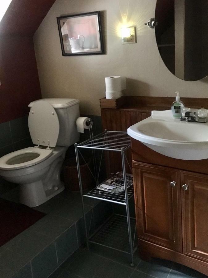 Glass Magnolia Bed & Breakfast