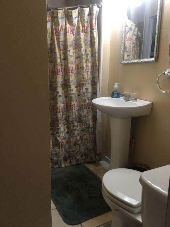 Glass Magnolia Bed & Breakfast *